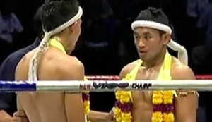best-muay-thai-2013-pornsanae-vs-saksuriya-fight-video